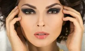 چگونه با آرایش چشمان خود را کشیده تر نشان دهیم؟