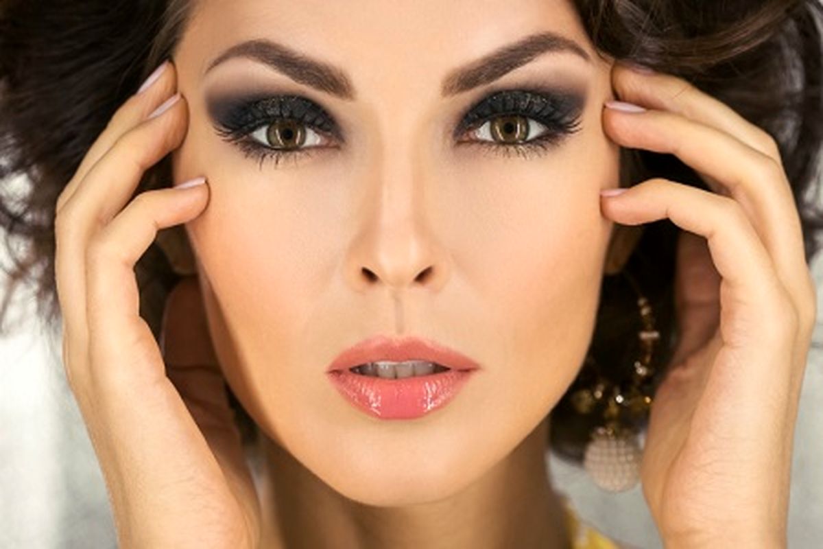 چگونه با آرایش چشمان خود را کشیده تر نشان دهیم؟