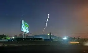 رویت یک شی نورانی عجیب در آسمان تهران، کرج و اراک/ سپاه پاسداران پاسخ داد/ عکس