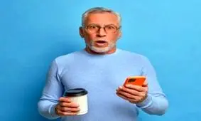 مردی که هر چه می خورد از چشمانش پس می دهد!